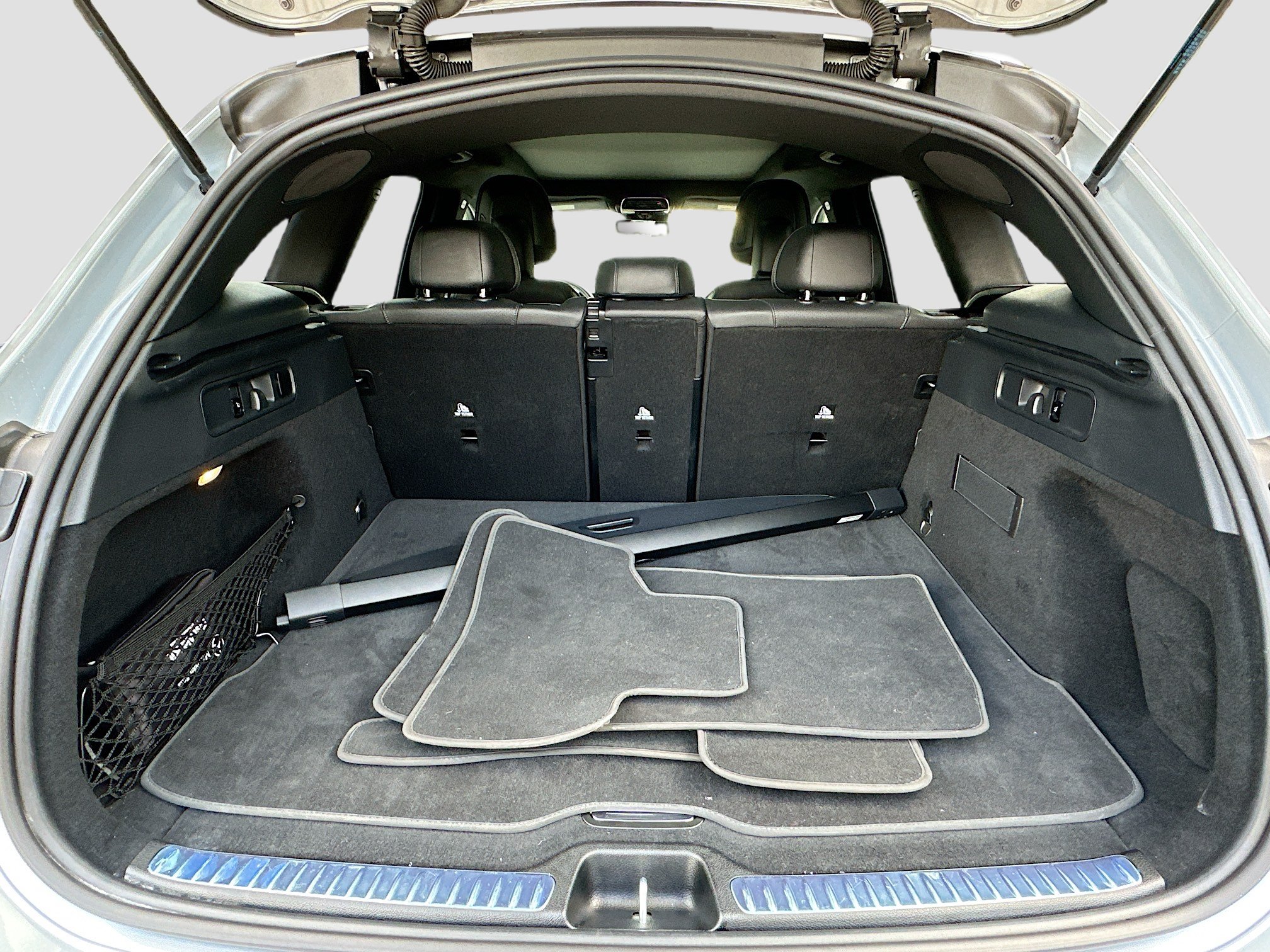 Used 2025 Mercedes-Benz GLC 300 4MATIC image 26