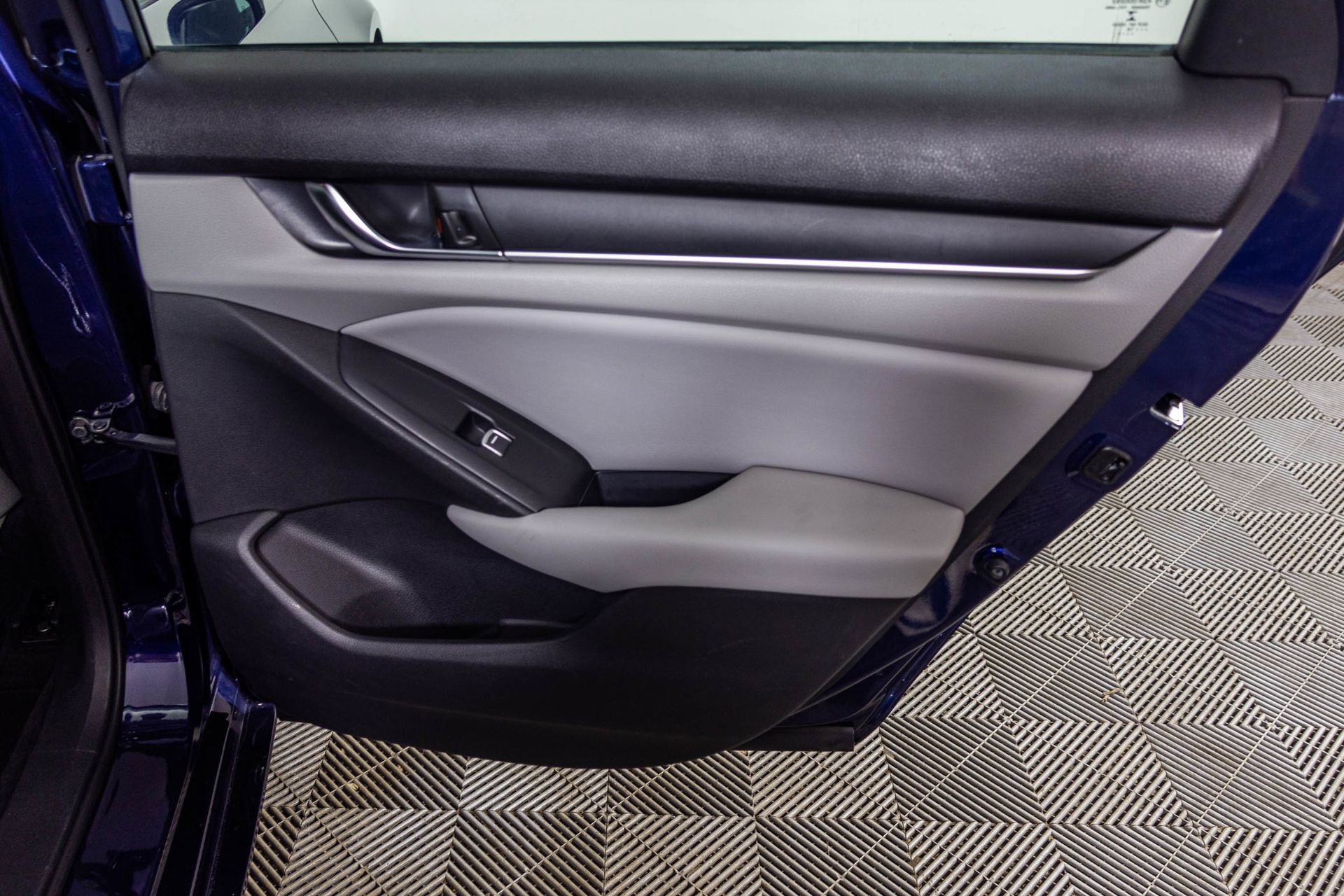 Used 2018 Honda Accord LX image 40