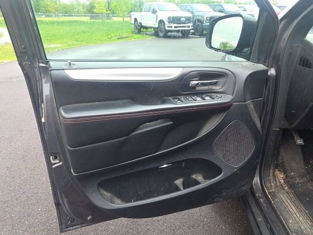 Used 2018 Dodge Grand Caravan GT FWD image 19