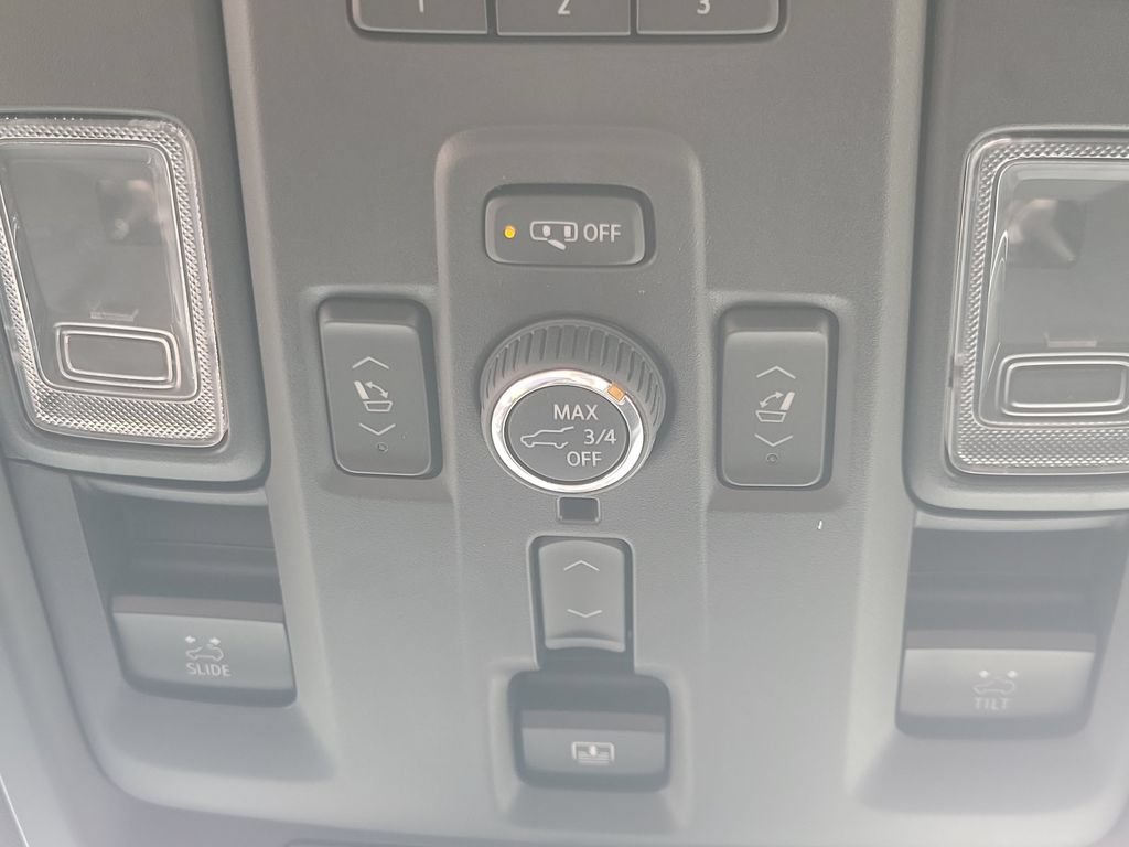 Used 2024 GMC Yukon Denali w/ Advanced Technology Package AWD/4WD image 36