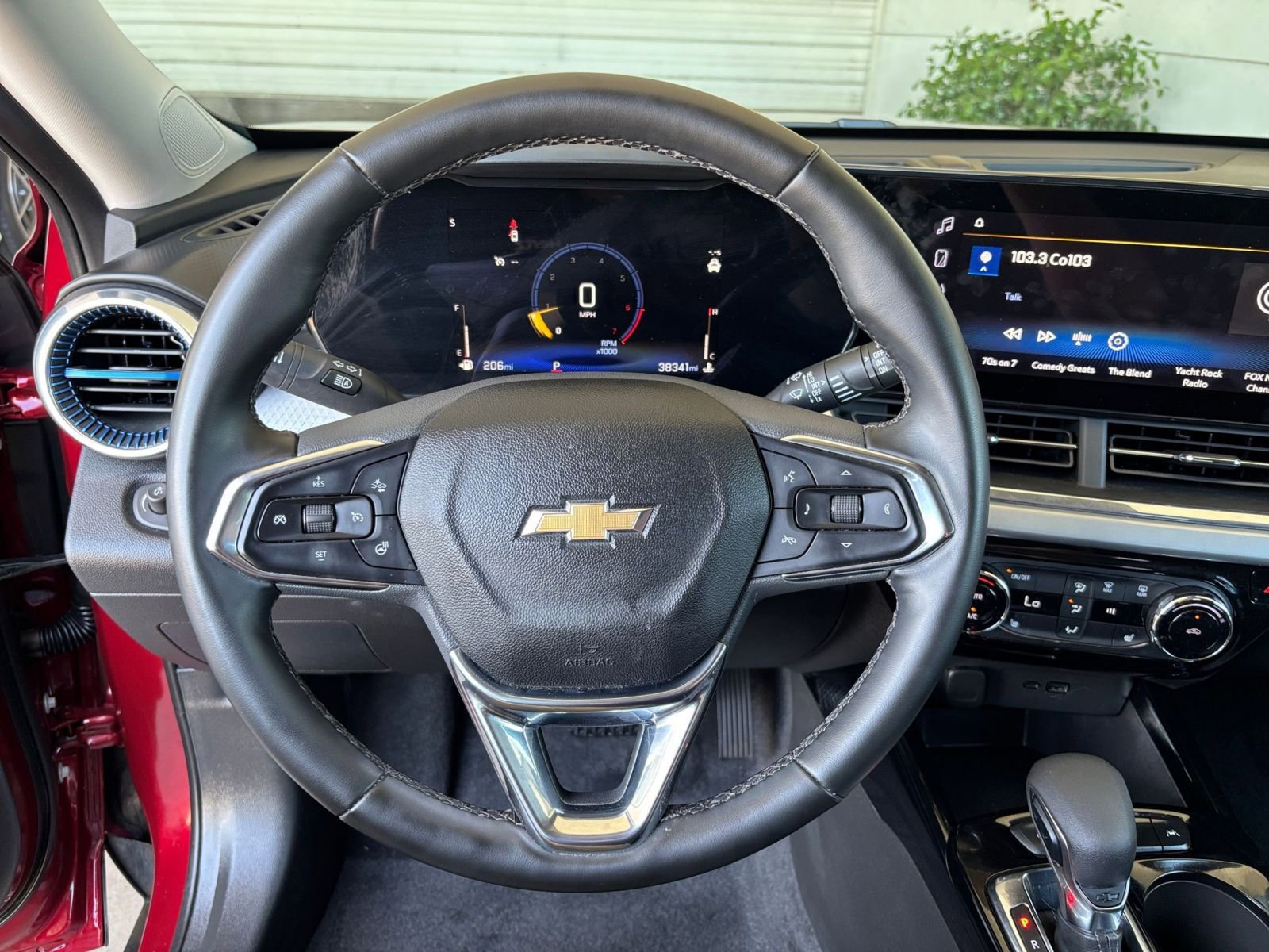 Used 2025 Chevrolet Trax LT w/ LT Convenience Package FWD image 28