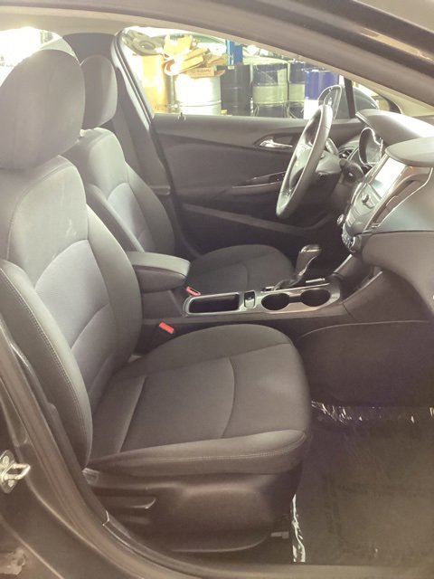 Used 2018 Chevrolet Cruze LT w/ Convenience Package image 18