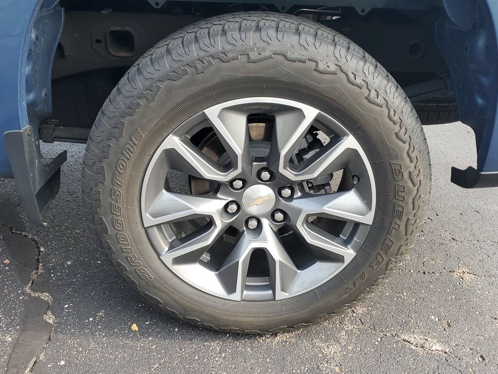 Used 2024 Chevrolet Silverado 1500 LT AWD/4WD image 6