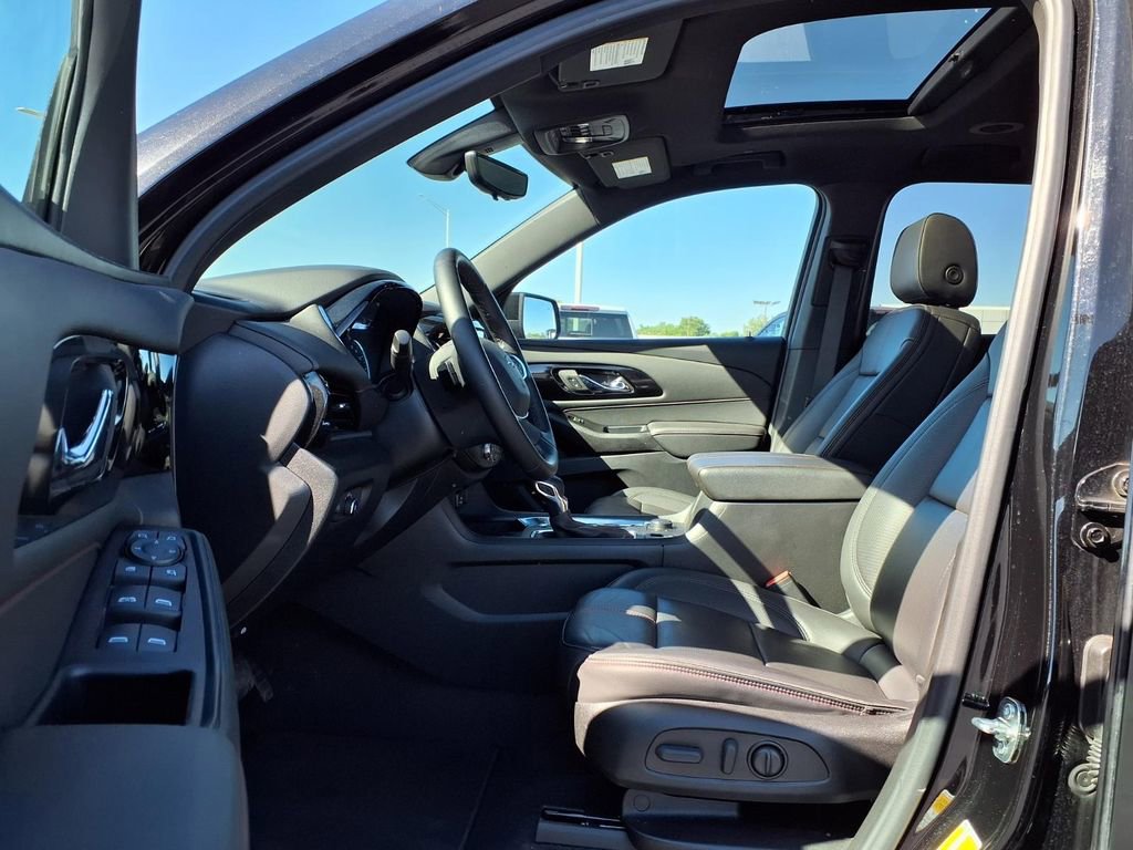 Used 2023 Chevrolet Traverse RS w/ LPO, Cargo Package AWD/4WD image 27