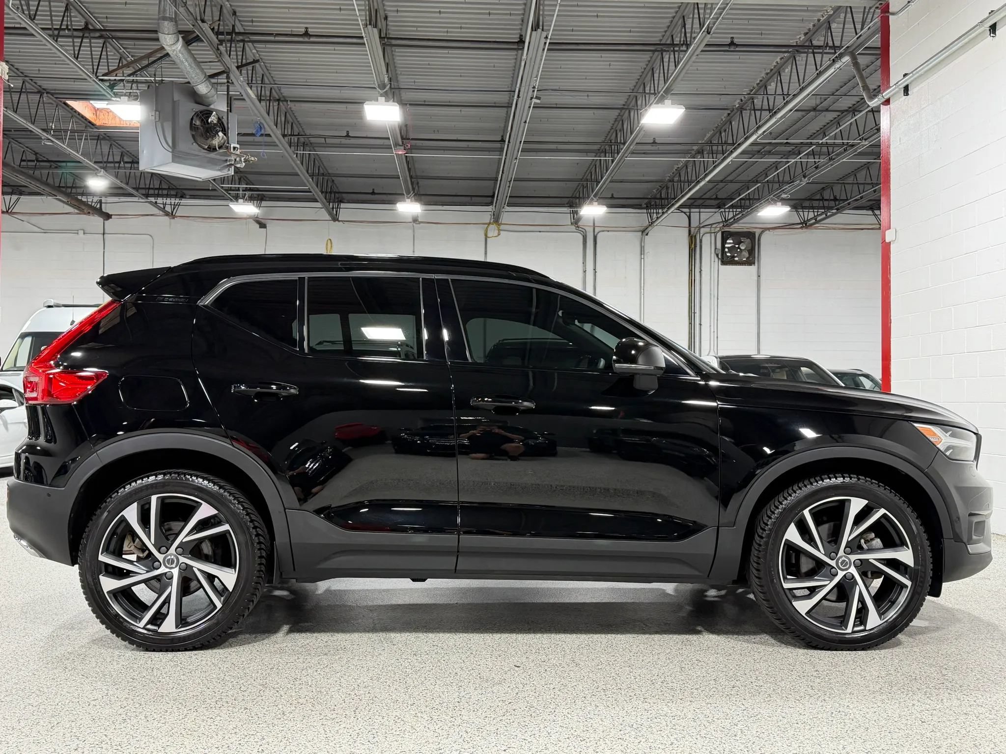 Used 2019 Volvo XC40 T5 R-Design AWD/4WD image 5