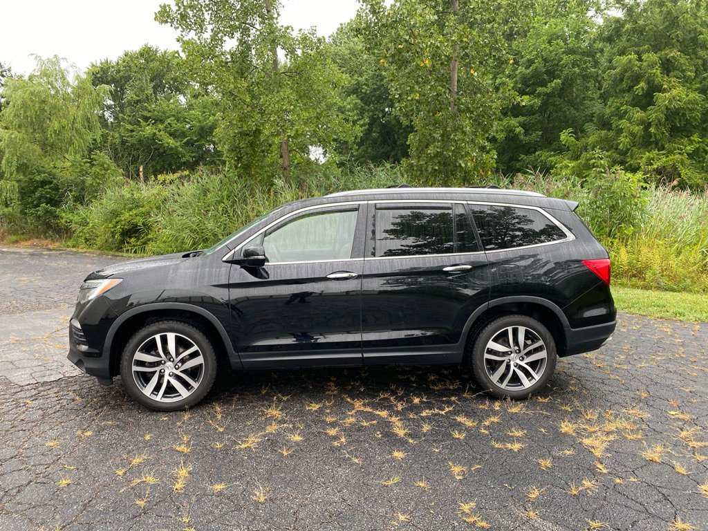 Used 2017 Honda Pilot Elite image 2