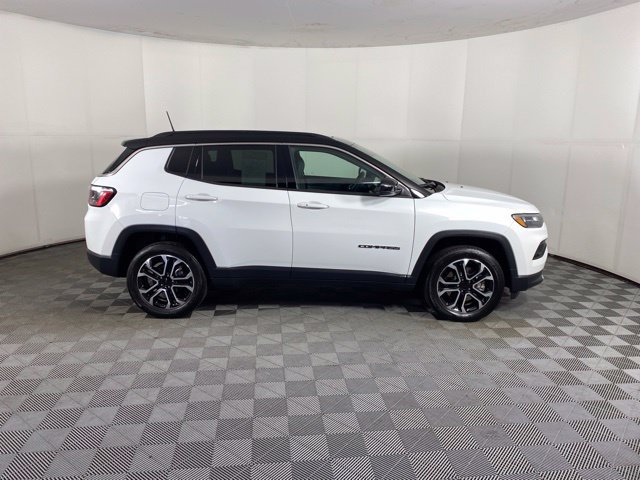 Used 2023 Jeep Compass Limited w/ Sun and Sound Group AWD/4WD image 7