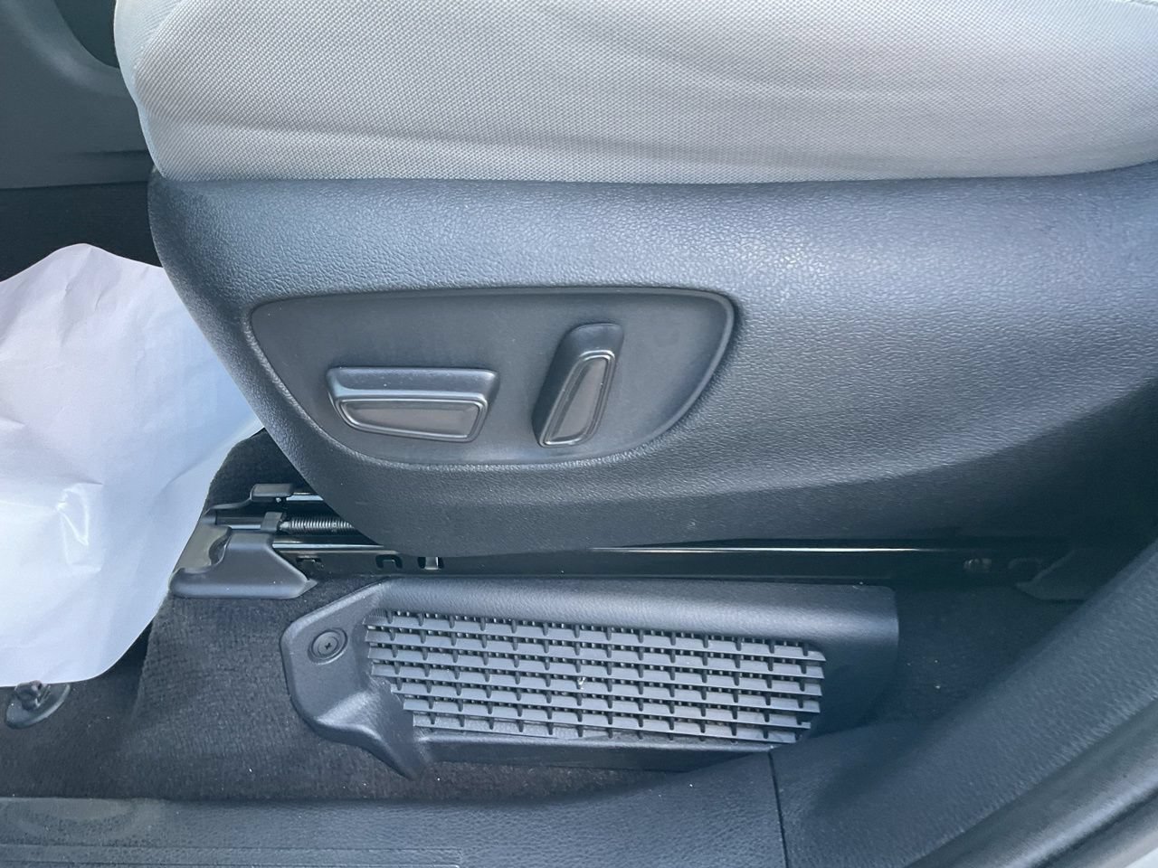 Used 2025 Toyota Sienna LE FWD image 9