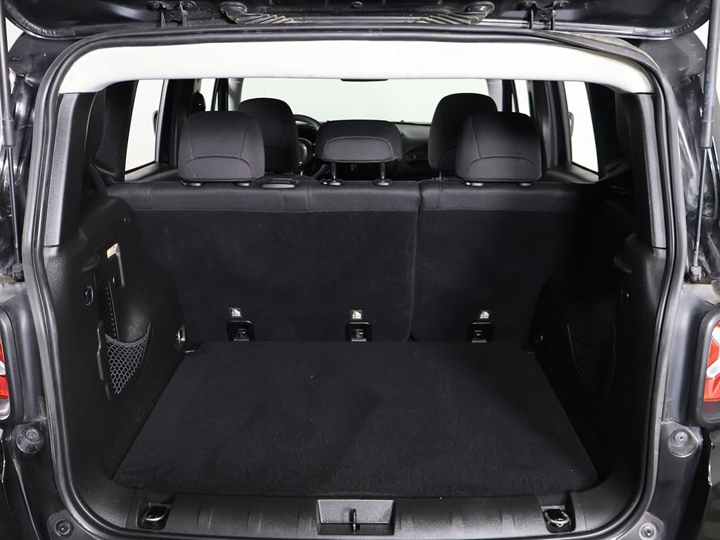 Used 2018 Jeep Renegade Latitude image 16