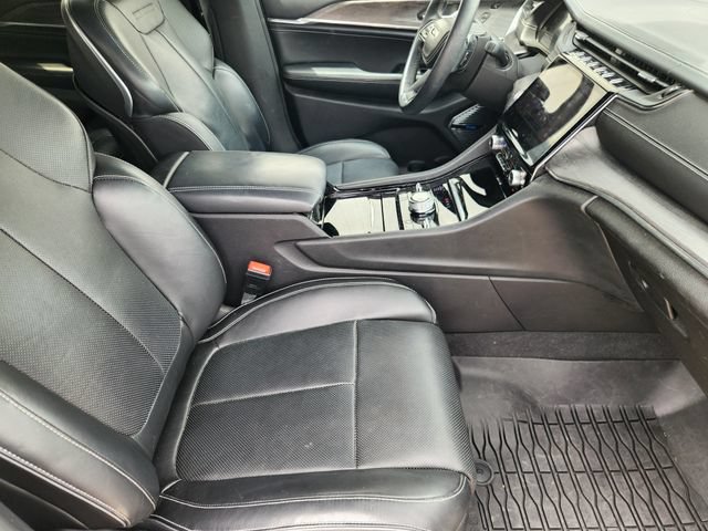 Used 2022 Jeep Grand Cherokee Overland w/ Luxury Tech Group IV AWD/4WD image 13