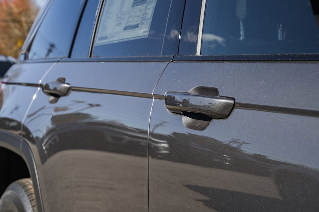 New 2025 Jeep Grand Cherokee Laredo X w/ Luxury Tech Group I image 15