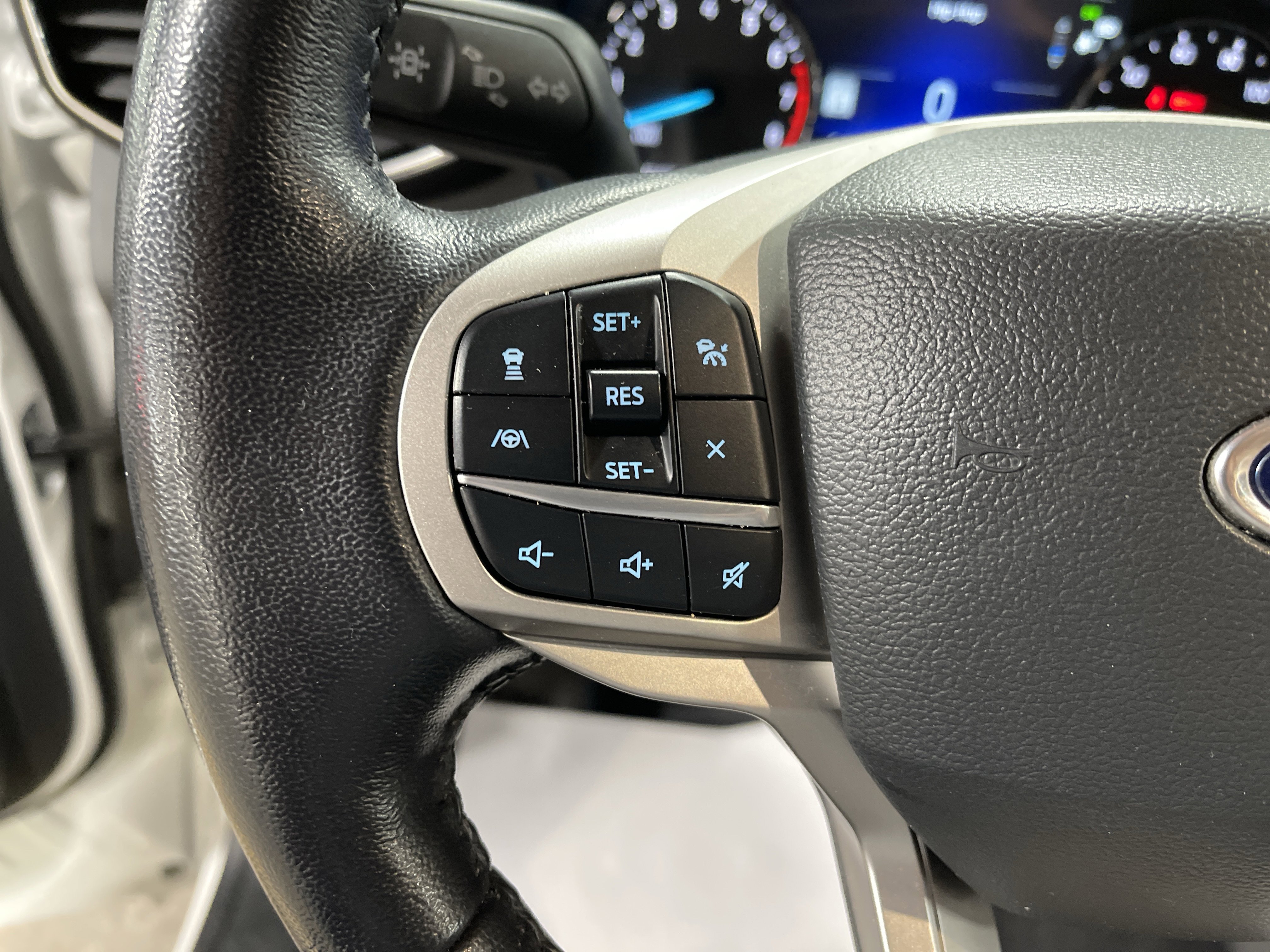 Used 2022 Ford Explorer Limited w/ Hybrid Equipment Group 310A image 21