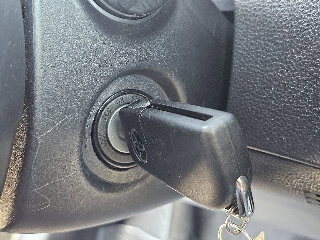 Used 2025 Toyota Corolla LE image 32