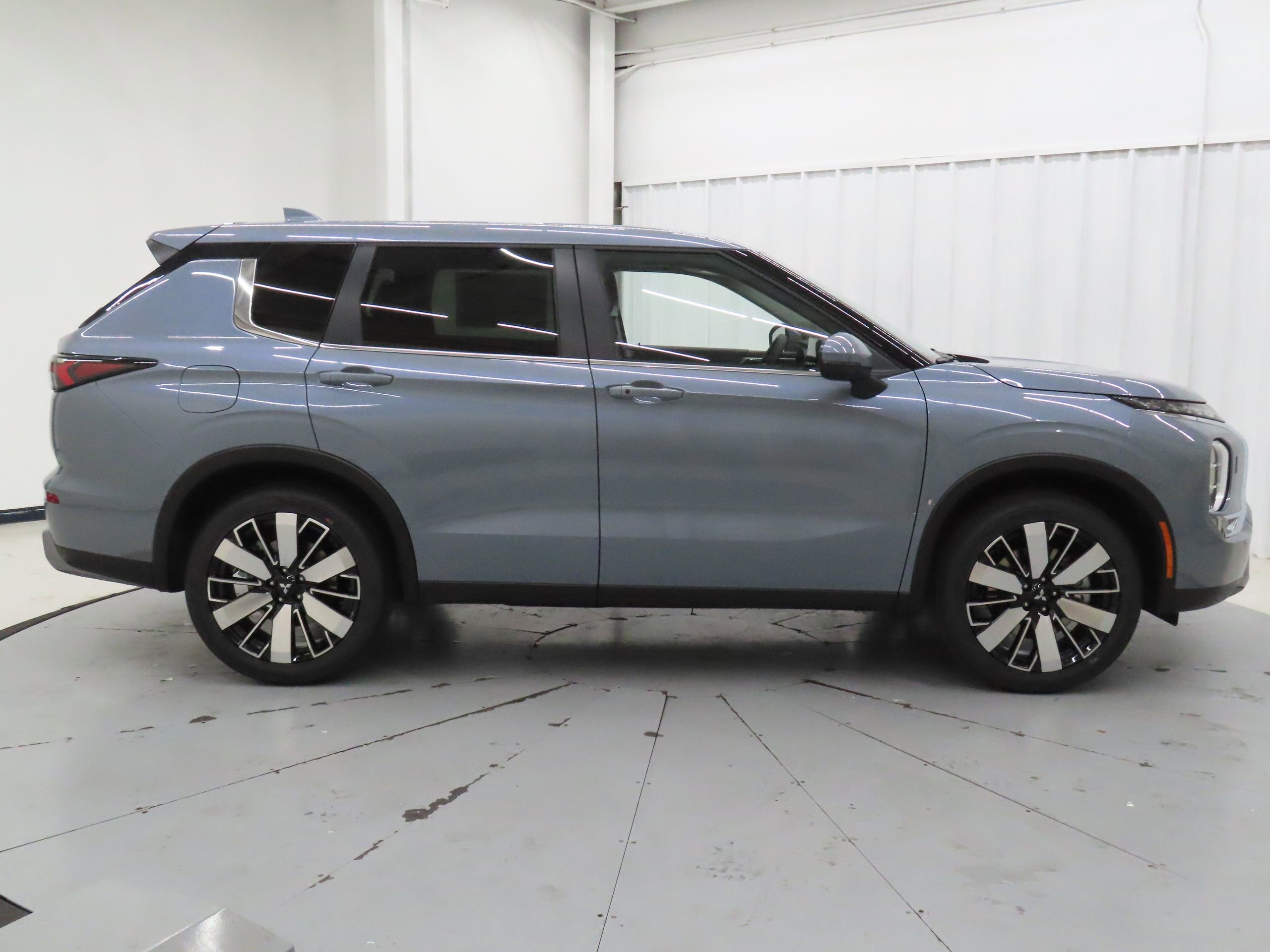 New 2026 Mitsubishi Outlander SE AWD/4WD image 2