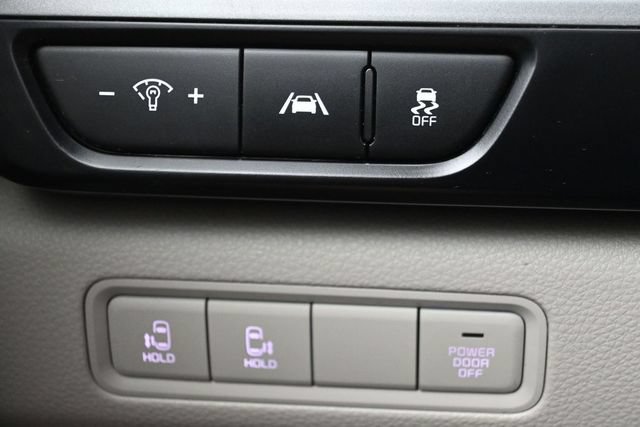 Used 2022 Kia Carnival LX FWD image 25