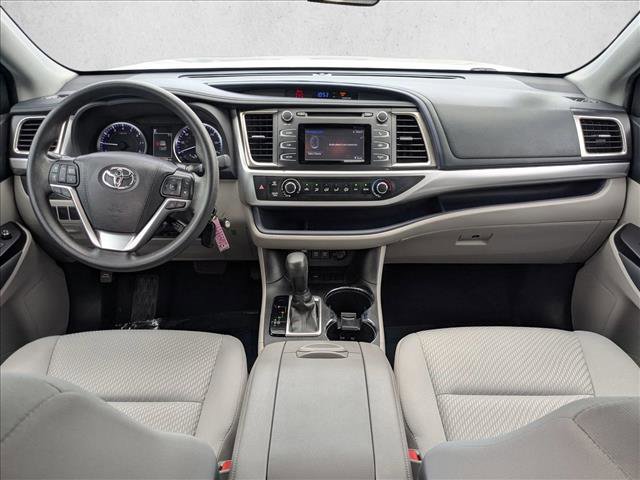Used 2019 Toyota Highlander LE image 15
