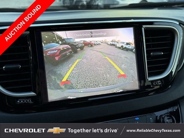 Used 2025 Chrysler Pacifica Select FWD image 25