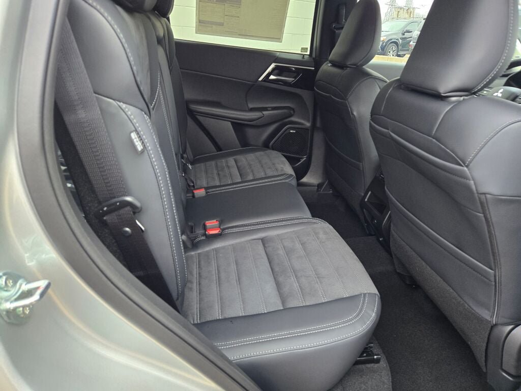New 2026 Mitsubishi Outlander SE AWD/4WD image 7