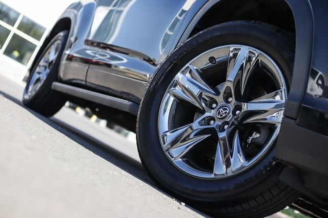 Used 2018 Toyota Highlander Limited Platinum image 12