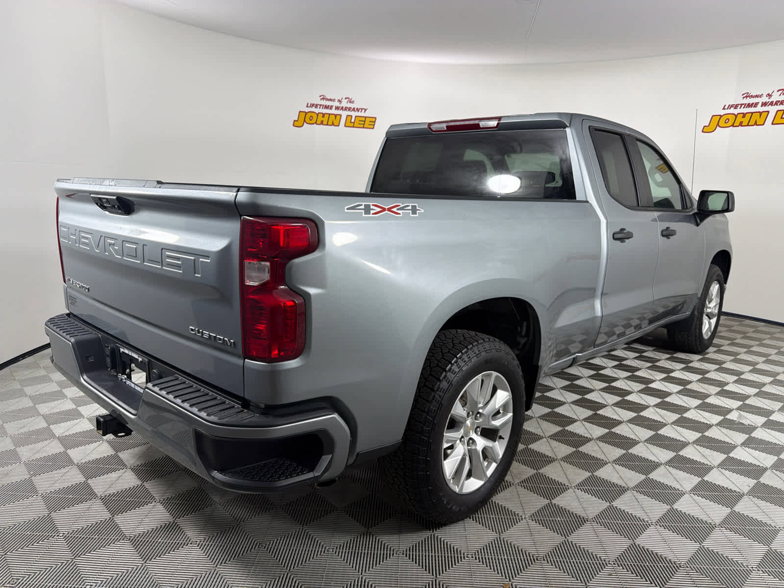 Used 2025 Chevrolet Silverado 1500 Custom image 6