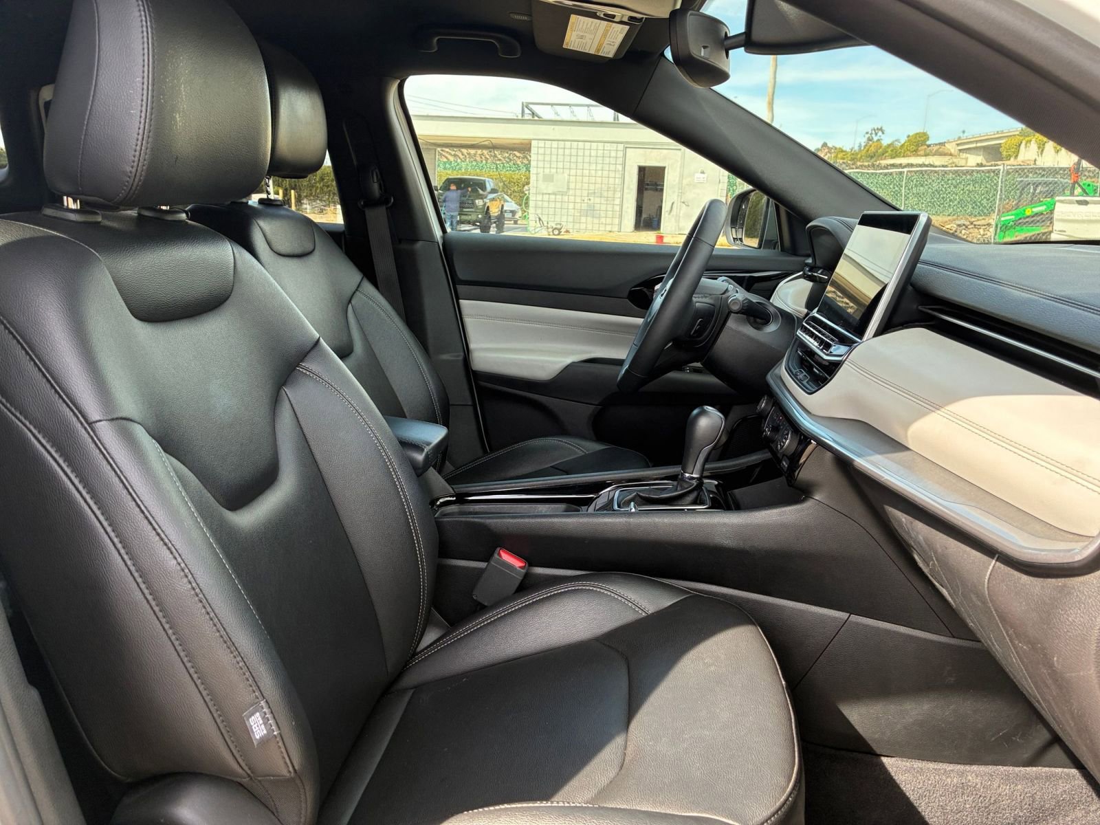 Used 2025 Jeep Compass Limited AWD/4WD image 37