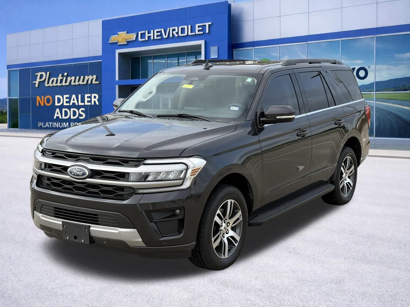 Used 2024 Ford Expedition XLT image 11