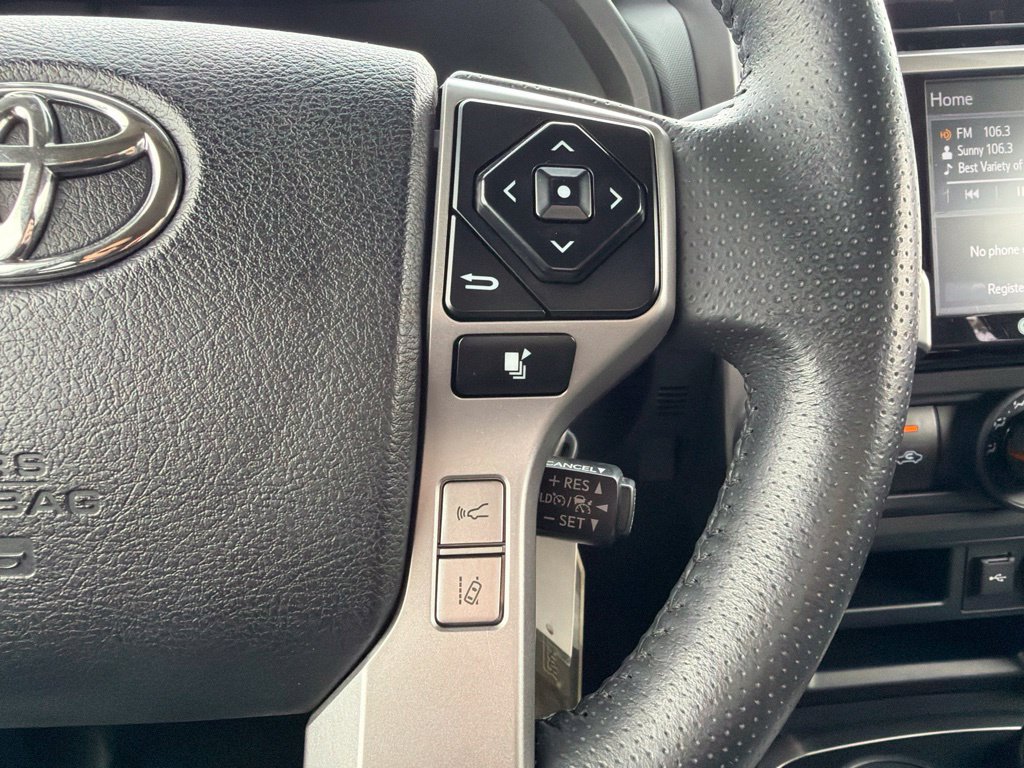 Used 2020 Toyota 4Runner SR5 AWD/4WD image 19