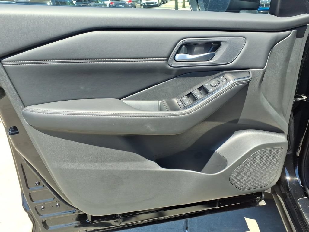 New 2026 Nissan Rogue Dark Armor AWD/4WD image 12