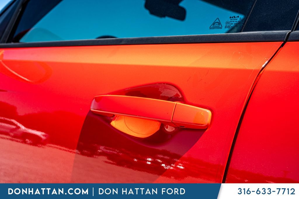 Used 2025 Kia Soul LX FWD image 30