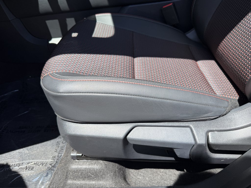 Used 2025 Nissan Kicks SR w/ SR Premium Package AWD/4WD image 31