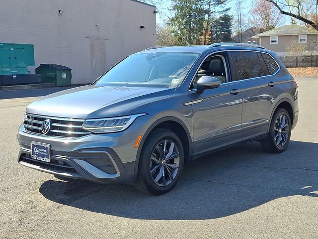Certified 2022 Volkswagen Tiguan SE w/ Panoramic Sunroof Package AWD/4WD image 5