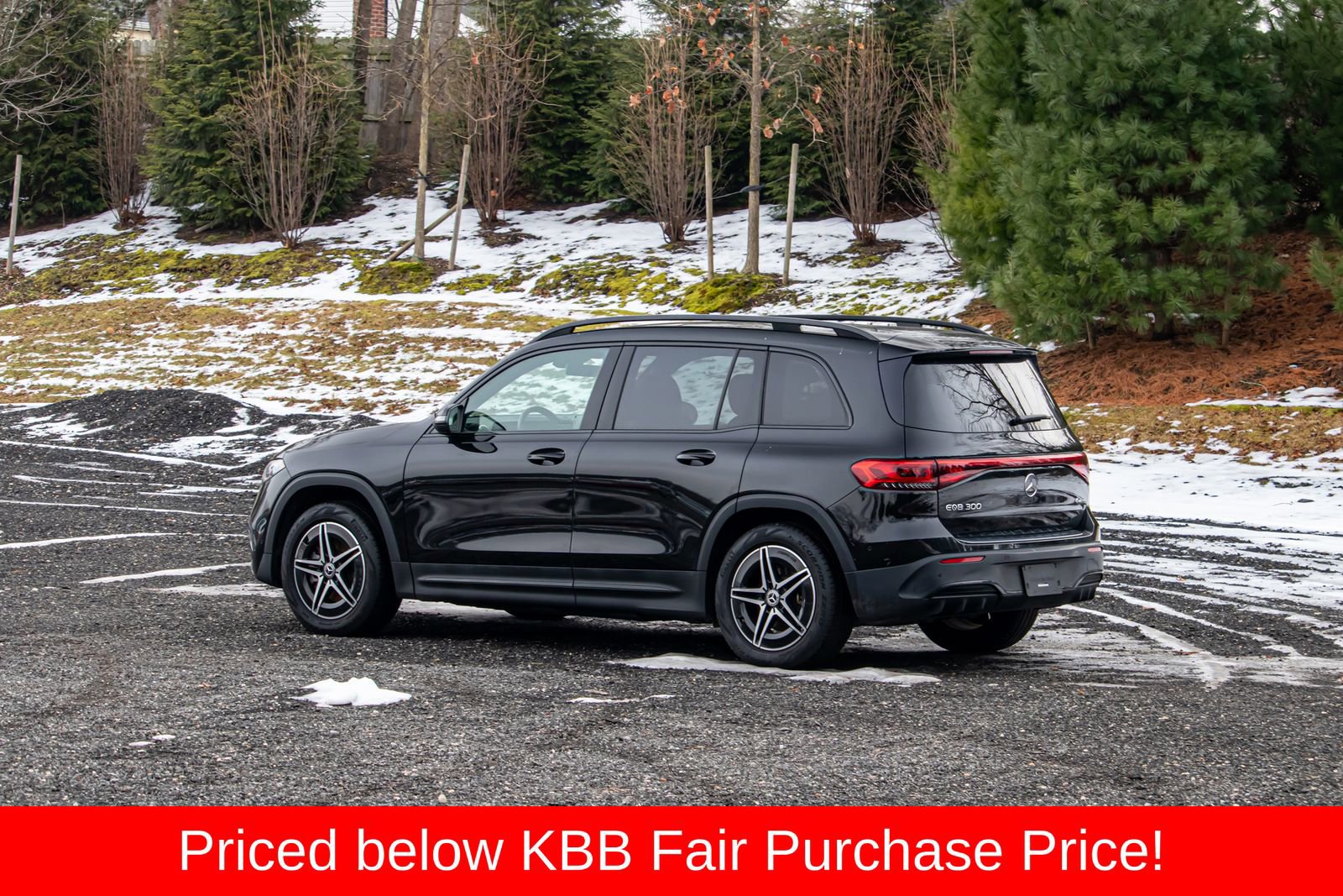 Used 2023 Mercedes-Benz EQB 300 4MATIC w/ AMG Night Package image 5