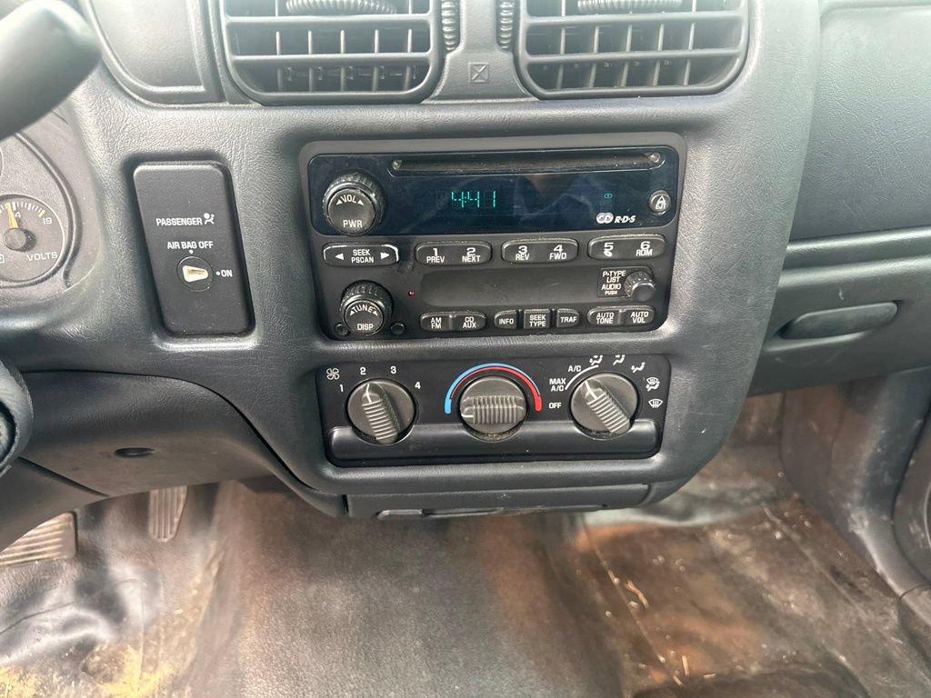 Used 2003 Chevrolet S10 Pickup 2WD Regular Cab w/ Convenience Package image 9