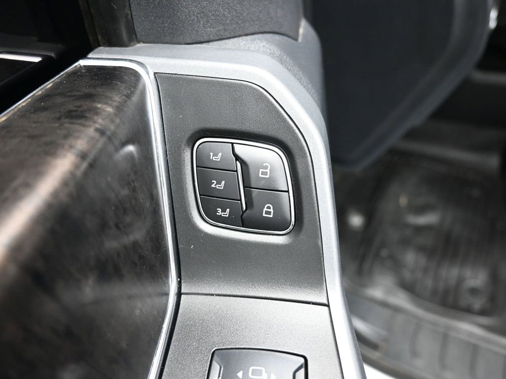 Used 2024 Ford F350 Lariat image 7