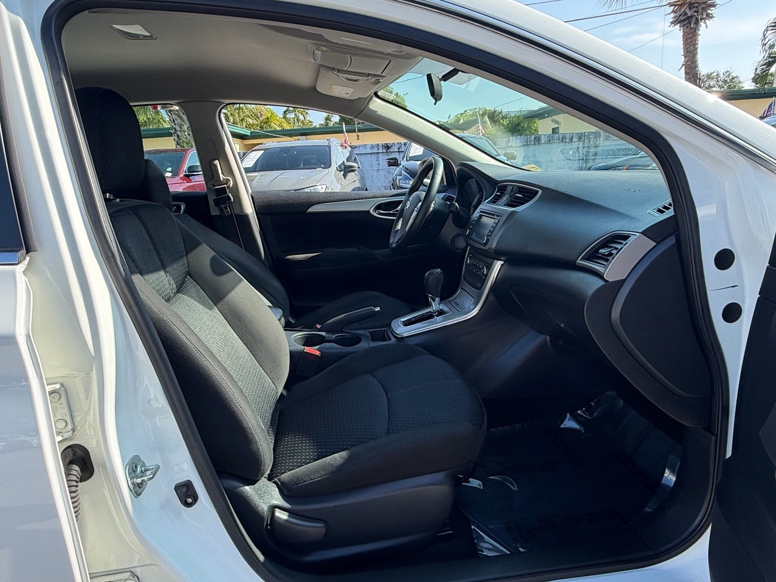 Used 2014 Nissan Sentra SR w/ SR Driver Package FWD image 16