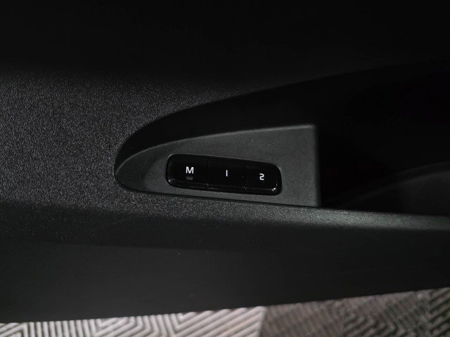 Used 2022 Polestar Polestar 2 w/ Performance Package image 28