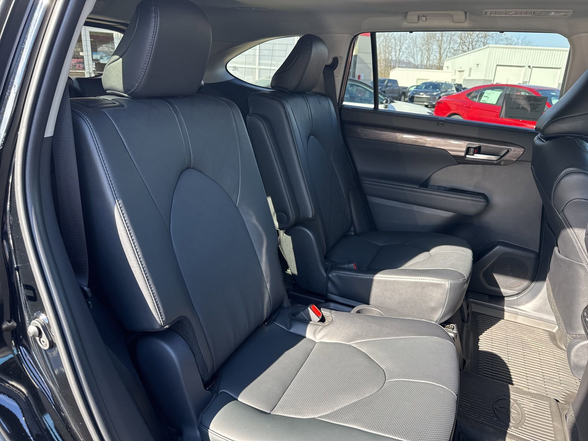 New 2026 Toyota Highlander Platinum image 17