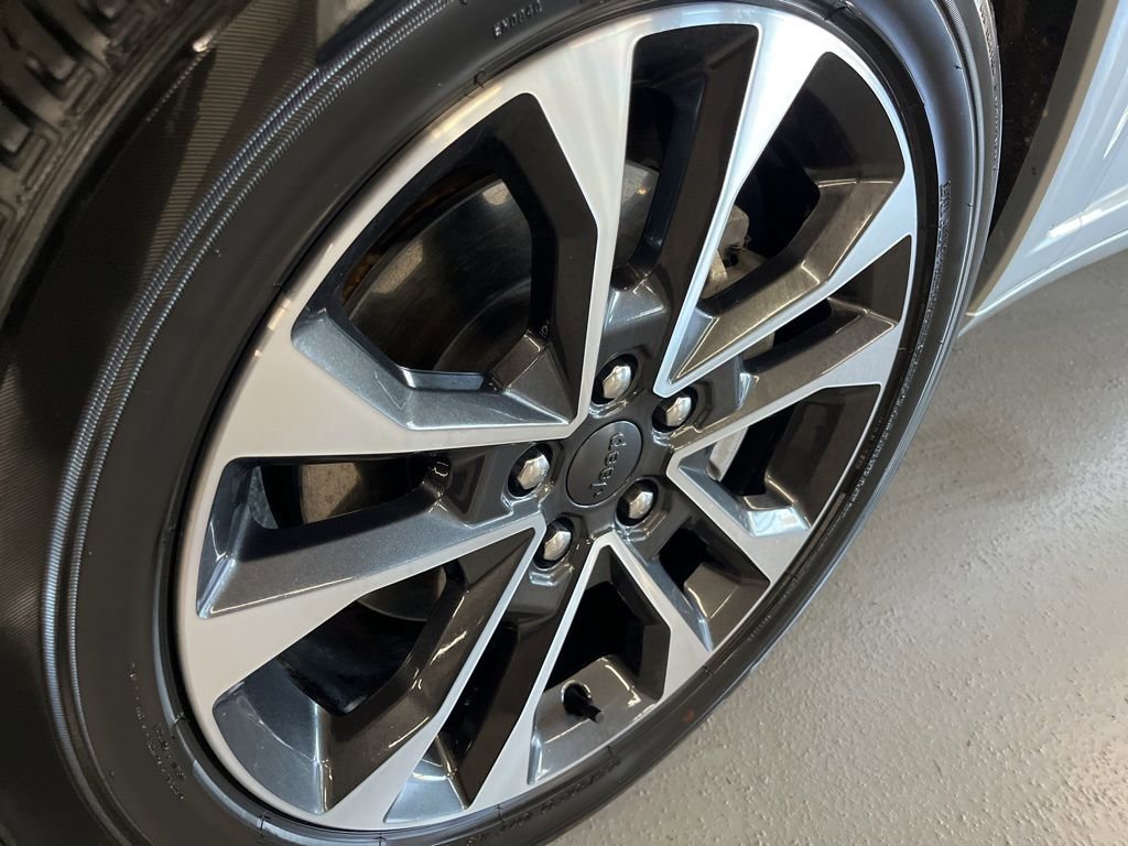 Used 2023 Jeep Grand Cherokee Overland image 14