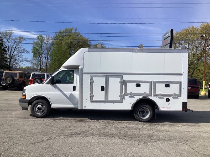 New 2026 Chevrolet Express 3500 w/ Power Convenience Package RWD image 4