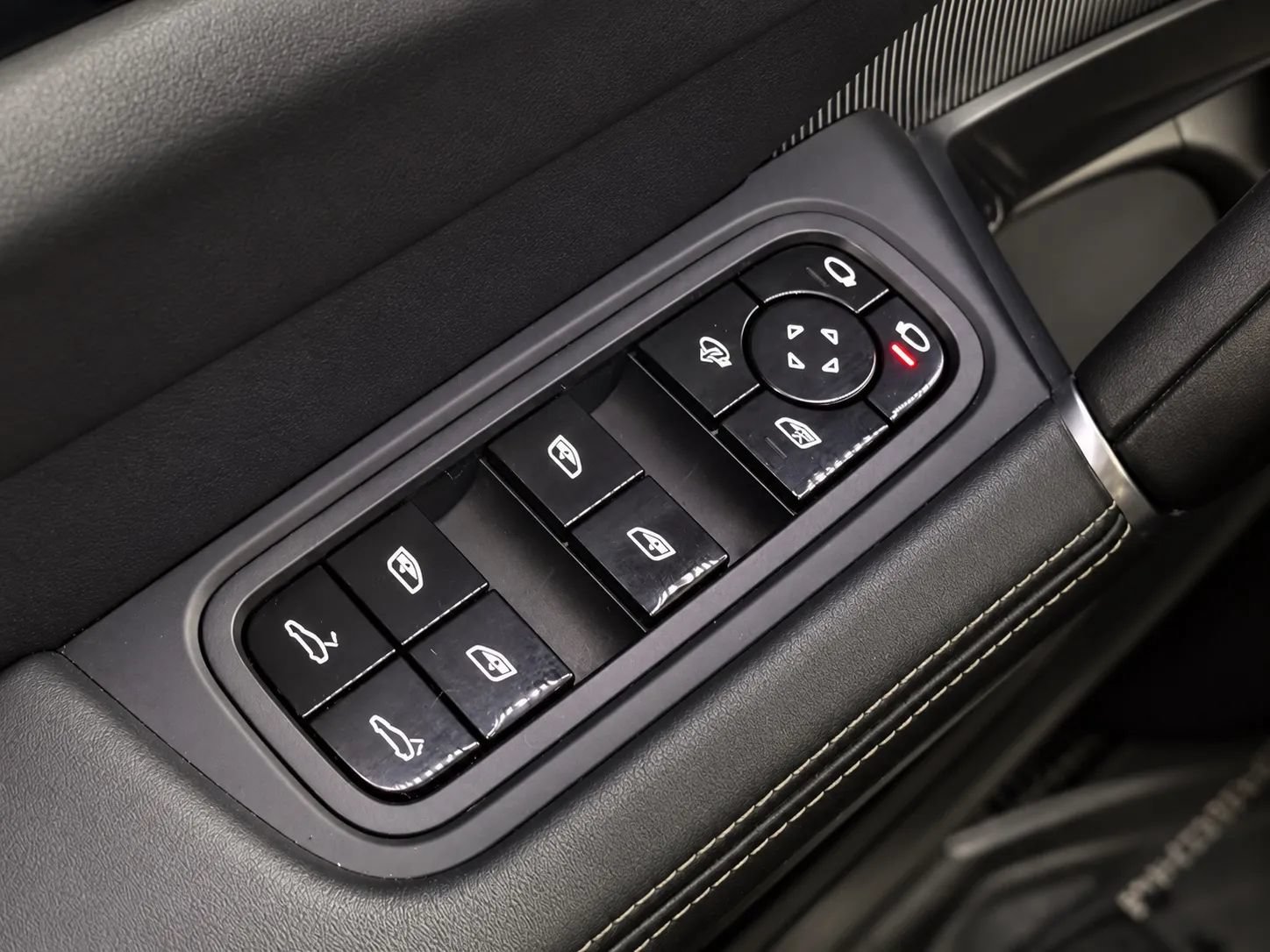 Used 2020 Porsche Cayenne Turbo AWD/4WD image 38