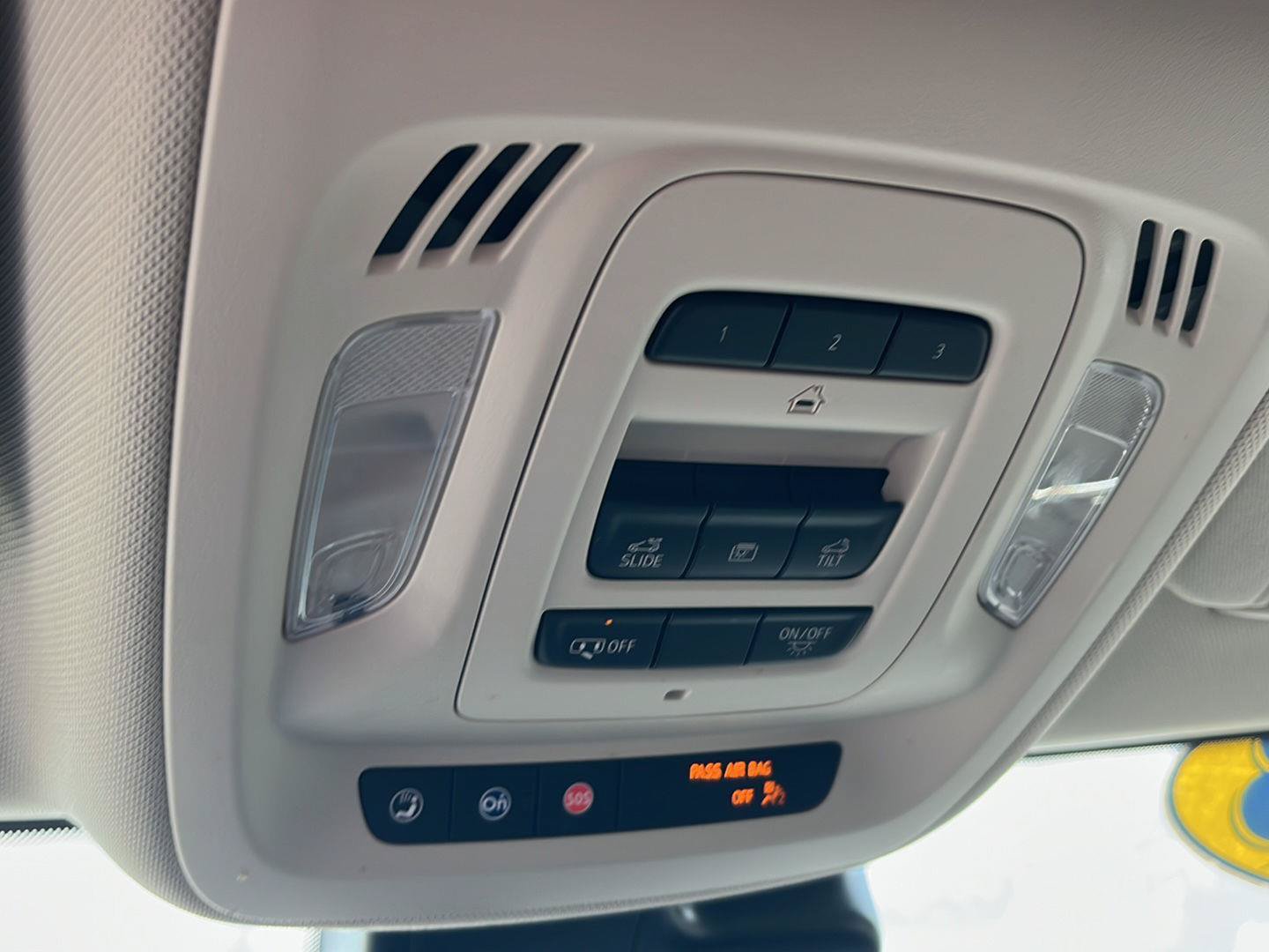 Used 2023 Buick Envision Avenir AWD/4WD image 17