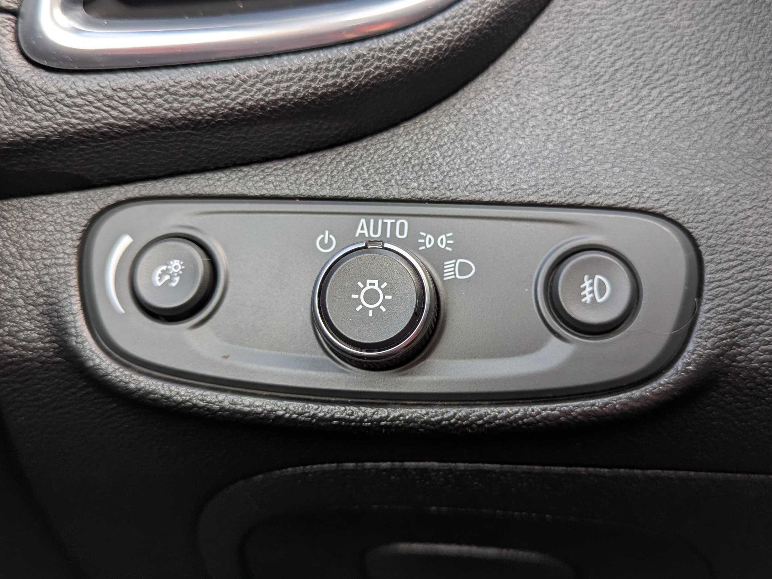 Used 2019 Chevrolet Trax Premier w/ LPO, Protection Package AWD/4WD image 19