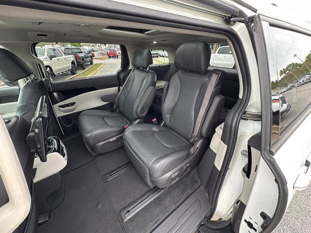 Used 2022 Kia Carnival SX Prestige image 16