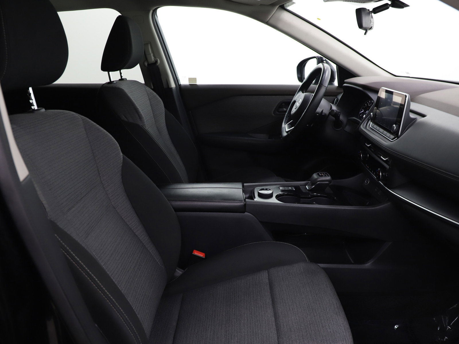 Used 2022 Nissan Rogue S image 11