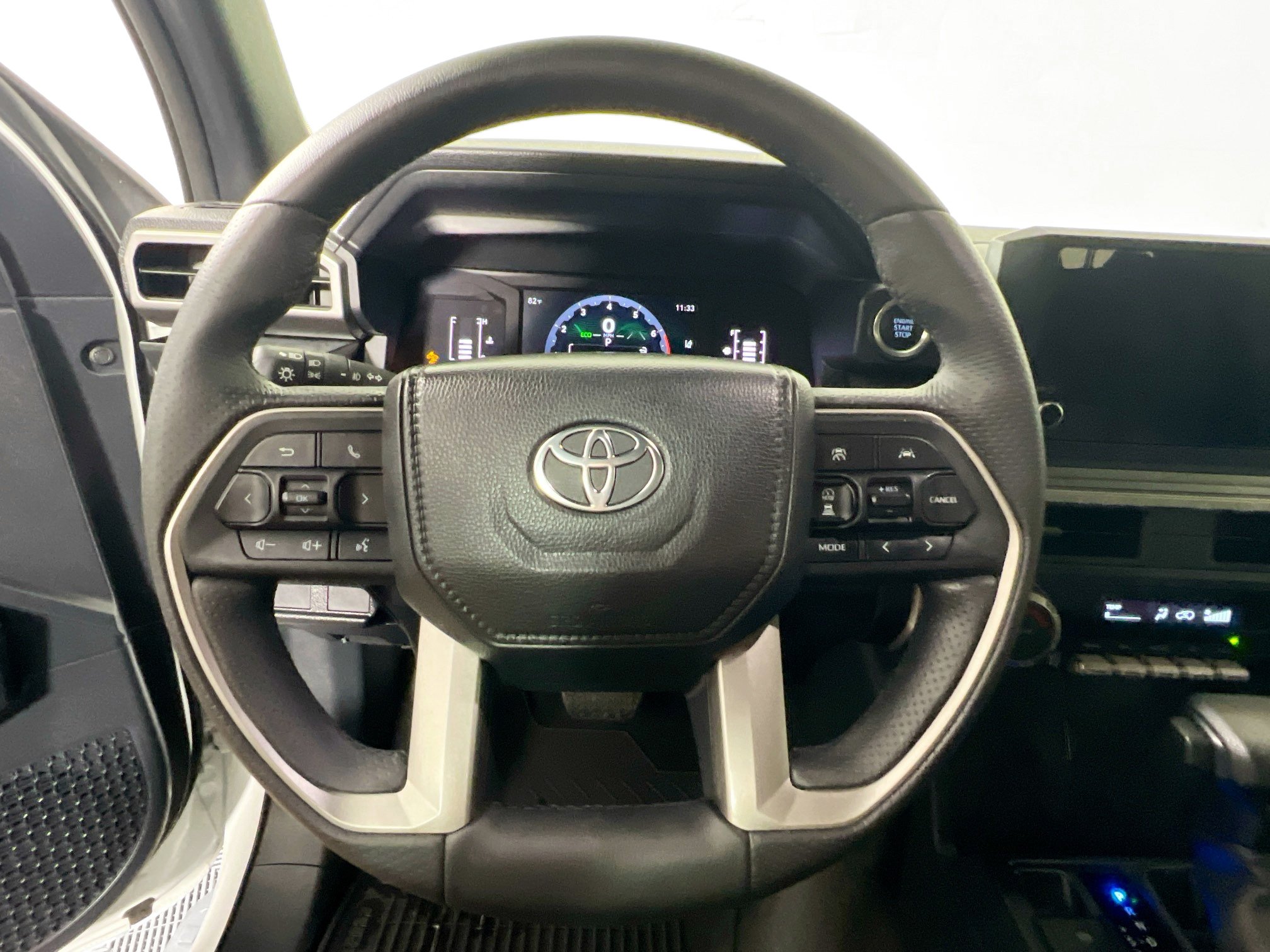 Used 2025 Toyota 4Runner SR5 RWD image 17