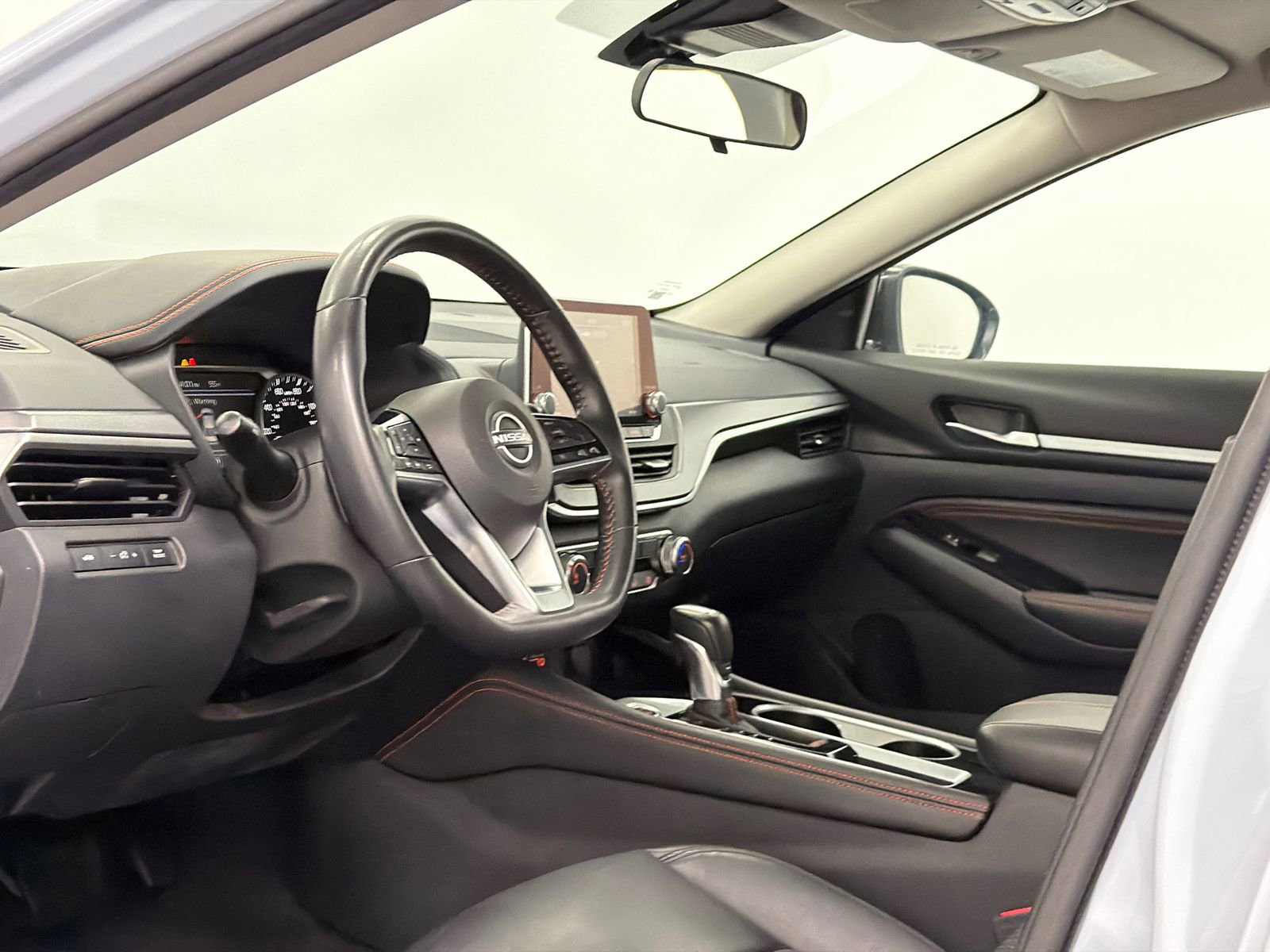 Used 2023 Nissan Altima 2.5 SR FWD image 12