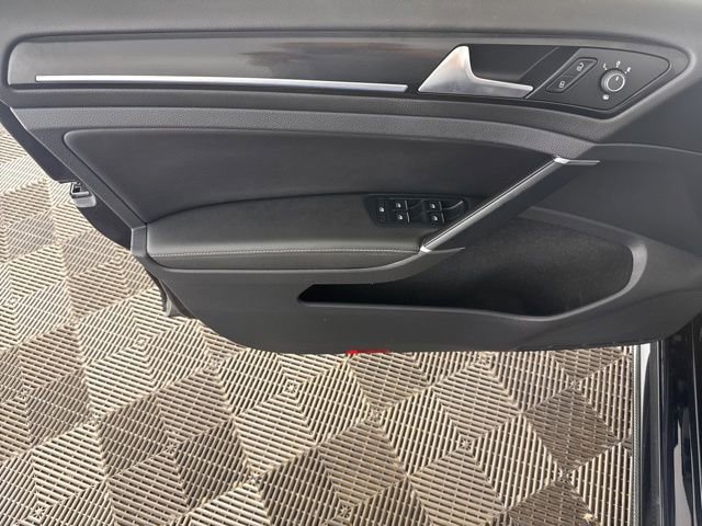 Used 2018 Volkswagen Golf R 4-Door AWD/4WD image 18