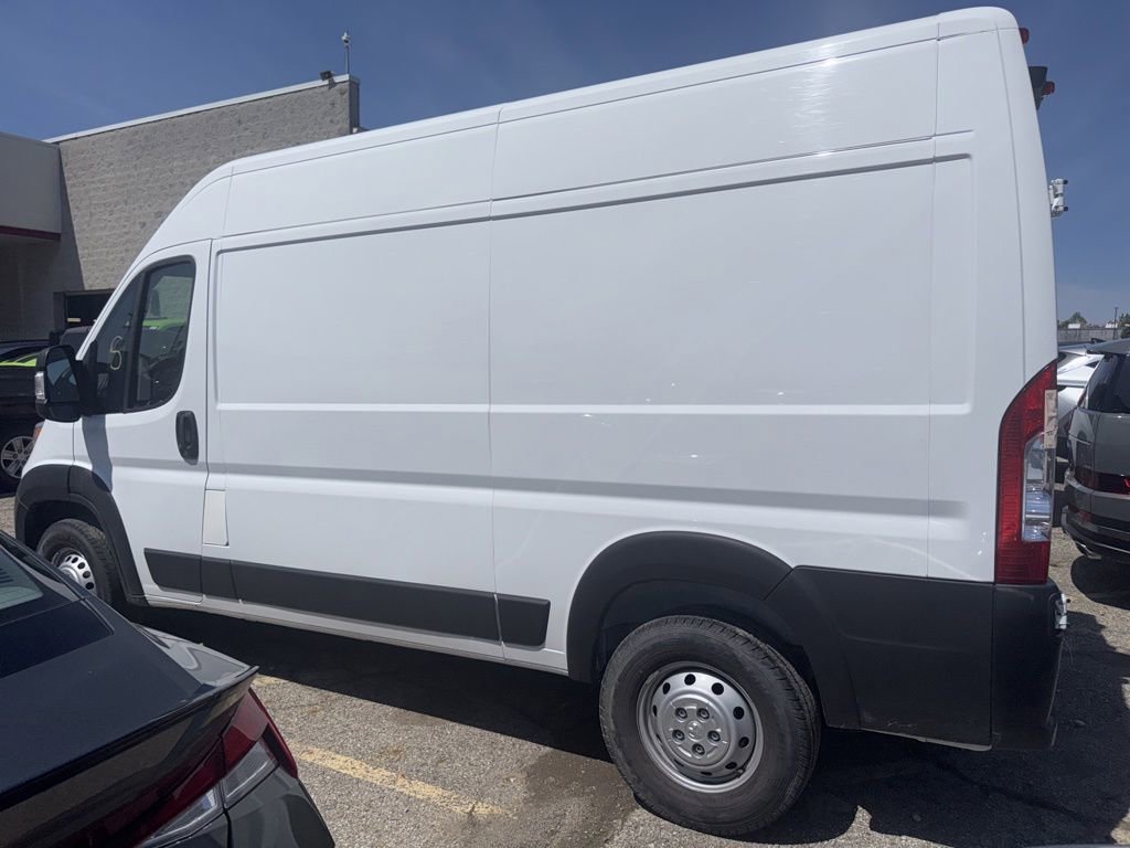 Used 2023 RAM ProMaster 2500 w/ Convenience Group FWD image 2