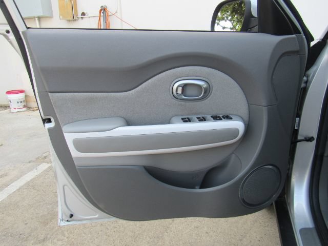 Used 2017 Kia Soul EV-e FWD image 11