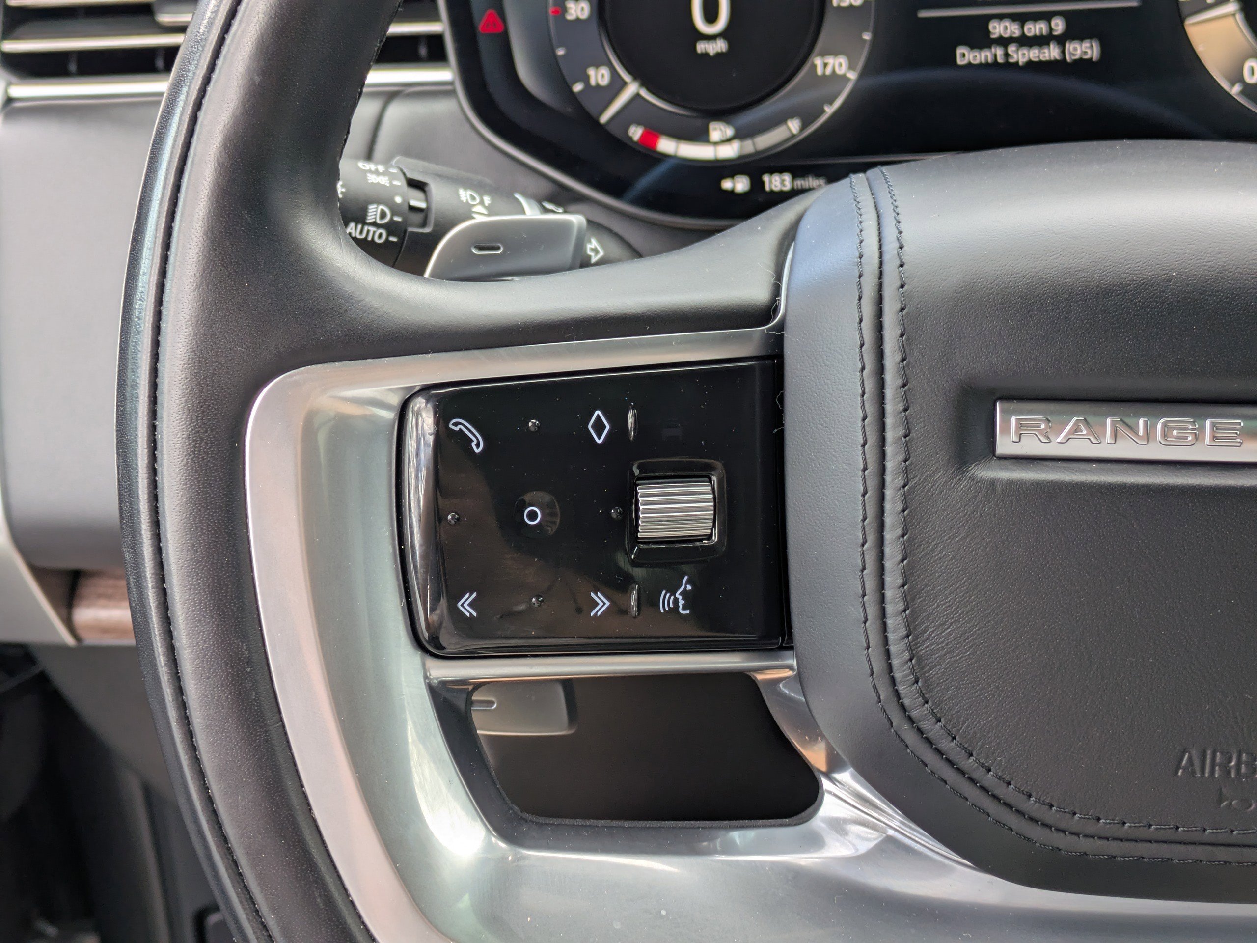 Used 2023 Land Rover Range Rover SE image 17